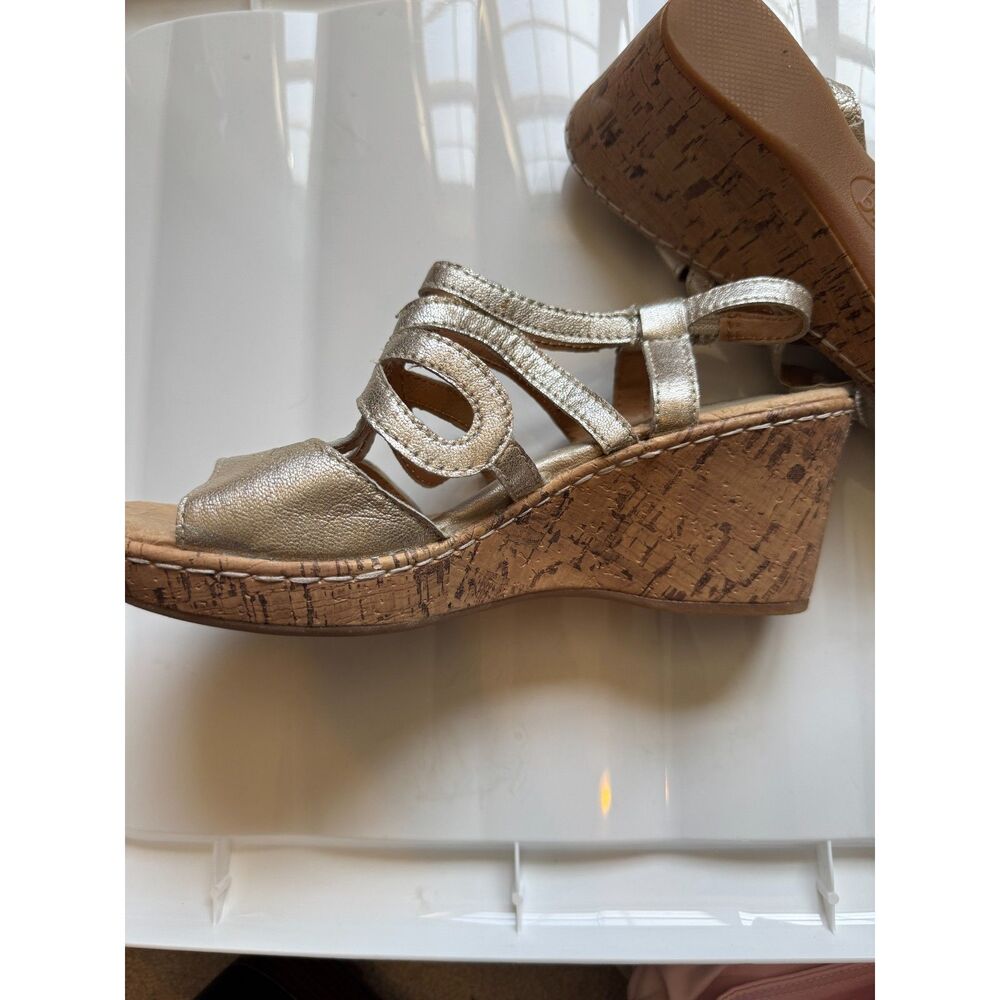 b.o.c. Born Concept Metallic Gold Cutout Cork Wedge Sandals Size 9M